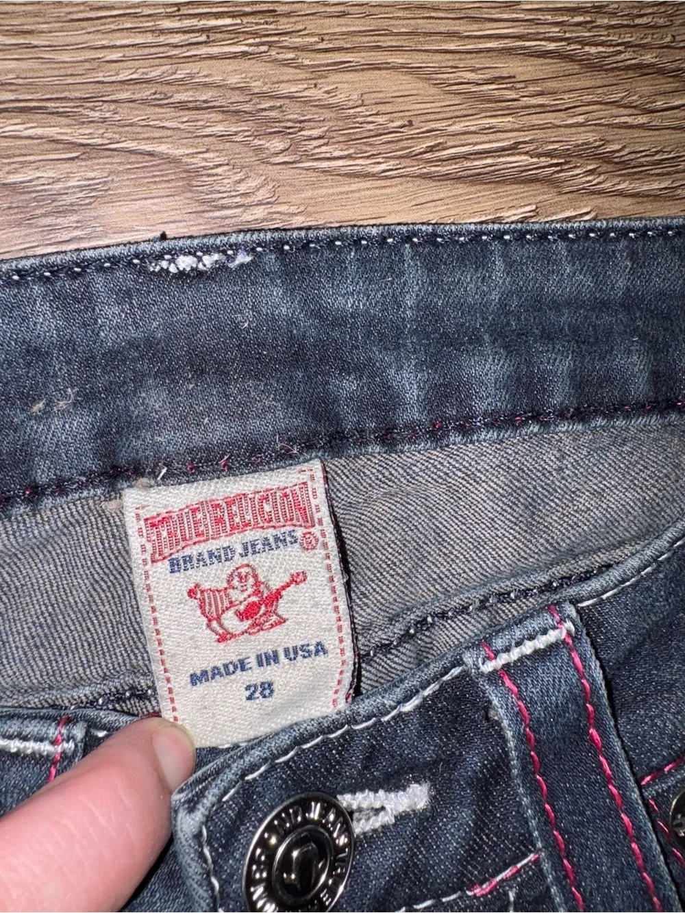 True religion skinny jeans dark wash with pink stitching - Picture 5 of 8